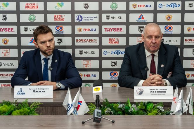 Пресс-конференция главных тренеров после второго матча серии между хоккеистами «Динамо-Алтай» и «Кристалла»
