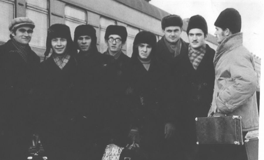 Сборная края по самбо отправляется на соревнования. 1960-е годы. Второй слева Виктор Березин, четвёртый - Игорь Аргудяев, седьмой - Валерий Метелица (все трое - будущие мастера спорта)