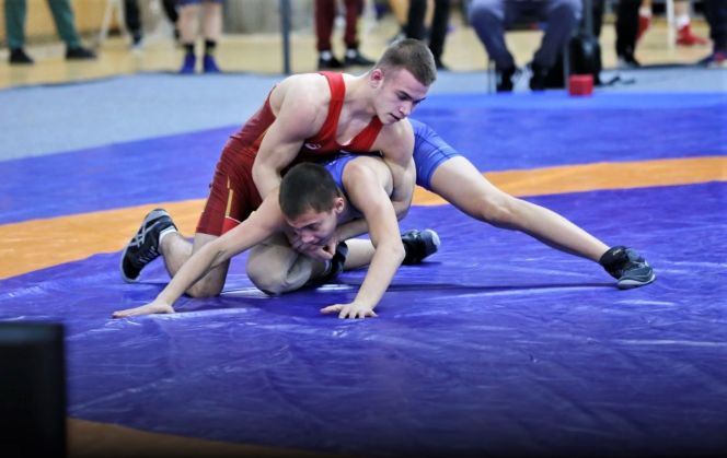 Трое борцов Алтайского края стали призёрами первенства СФО и завоевали путёвки на первенство России среди спортсменов до 18 лет