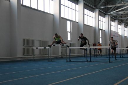 В спортивном манеже АлтГТУ состоялся Рождественский кубок Алтайского училища олимпийского резерва с участием сильнейших спортсменов края (фото).