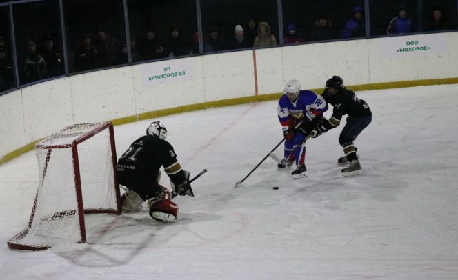В хоккейном турнире сельской олимпиады завершился первый тур (фоторепортаж)
