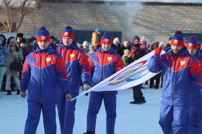 Моменты церемонии открытия XXXVI зимней олимпиады сельских спортсменов края. Фото: Александр Чёрный/"Алтайский спорт"