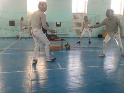 В Барнауле прошёл юниорский чемпионат края по фехтованию на саблях.