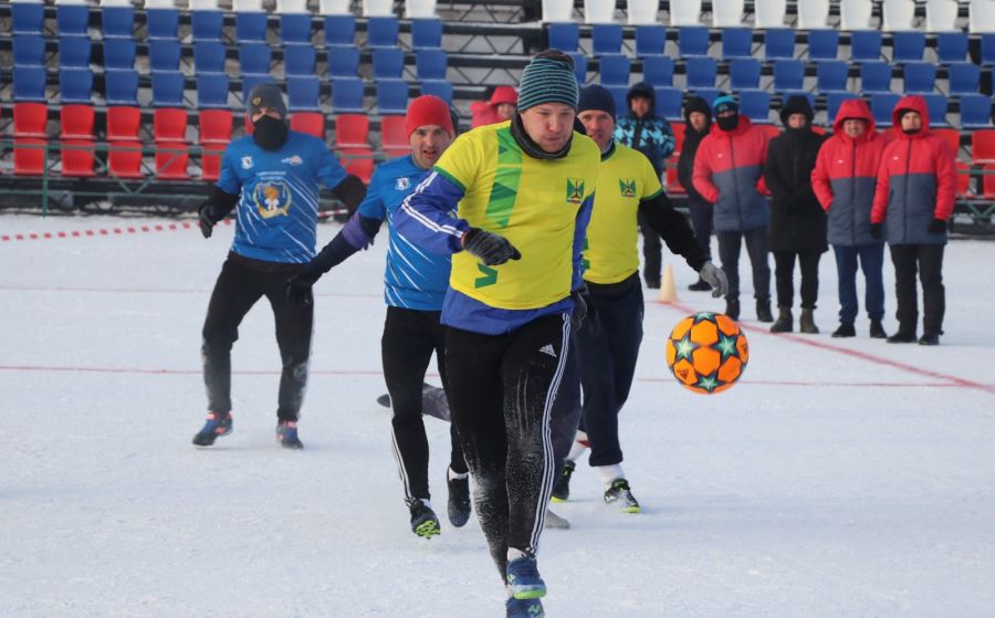 Фрагмент футбольного матча Шипуново - Завьялово (2:1)