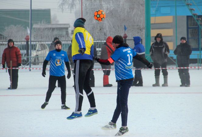 Фоторепортаж с субботних хоккейных и футбольных матчей 