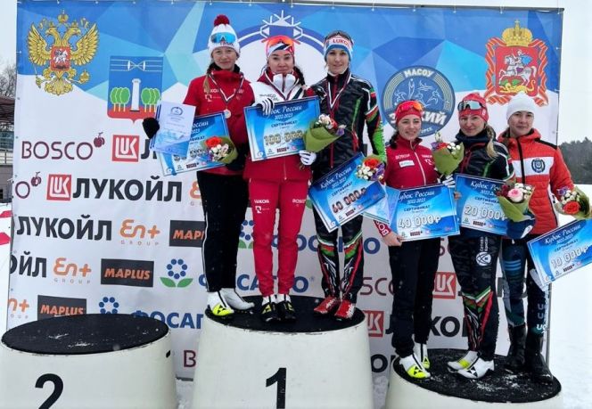 Призовой пьедестал Кубка России. Четвёртая слева - Яна Кирпиченко. Фото: Федерация лыжных гонок России