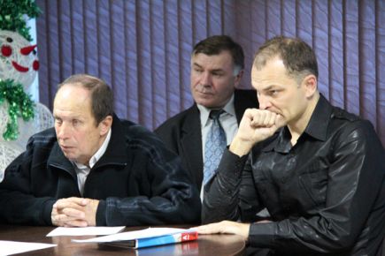 Вчера в конференц-зале гостиницы «Олимп» состоялось официальное закрытие краевого футбольного сезона 2011 года (фото).