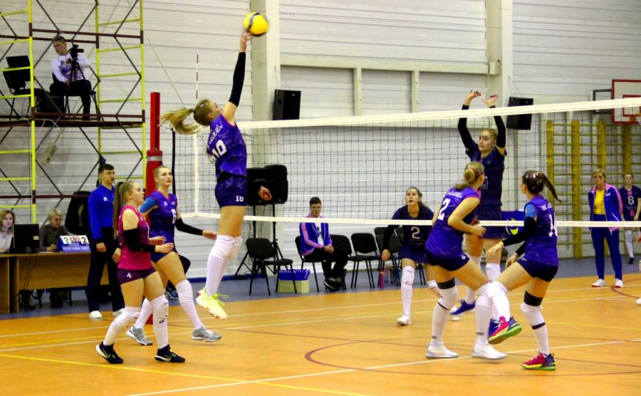 Праздничный волейбол. «Алтай-АГАУ» обыграл читинскую  «Забайкалку» - 3:1