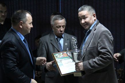 Вчера в конференц-зале гостиницы «Олимп» состоялось официальное закрытие краевого футбольного сезона 2011 года (фото).