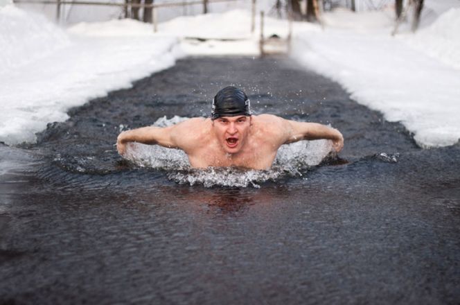 17 января. Барнаул. Озеро Пионерское. Крещенские соревнования по плаванию в ледяной воде.
