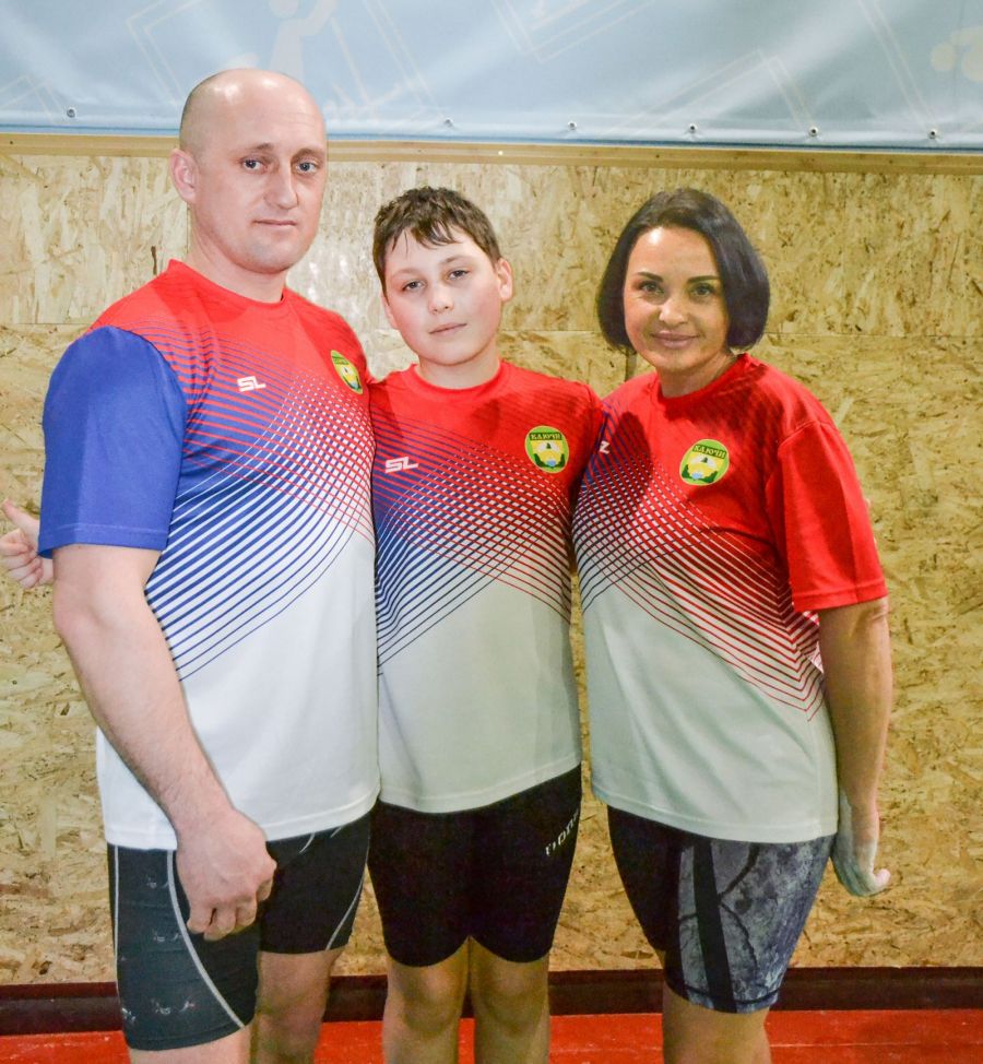 Семья Белан победила  на родной ключёвской земле в состязаниях спортивных семей. Фото: газета "Степной маяк"