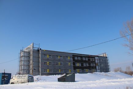 СДЮШОР имени Константина Костенко организовала купание в ледяной проруби руководителей предприятий Октябрьского района и клуба ветеранов гребного спорта (фото).