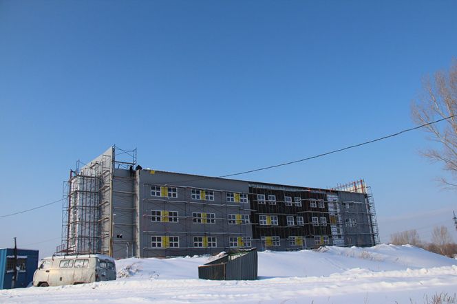 СДЮШОР имени Константина Костенко организовала купание в ледяной проруби руководителей предприятий Октябрьского района и клуба ветеранов гребного спорта (фото).