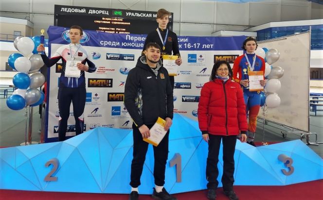 Призовой пьедестал масс-старта на 10 кругов. 