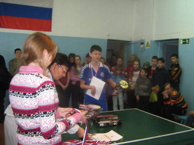 В барнаульской ДЮСШ "АКЦеНТ" состоялся краевой турнир памяти Юрия Бахарева среди инваспортсменов.