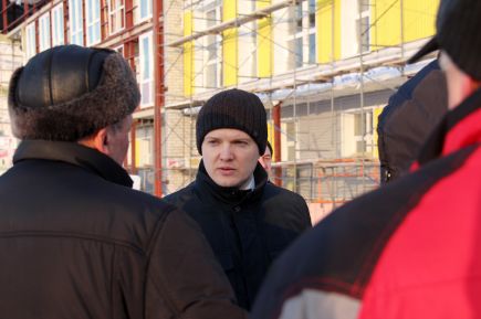 Заместитель губернатора Алтайского края Даниил Бессарабов провёл выездное совещание на гребном канале и посетил «Алтайский центр самбо» (фото).