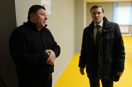 Заместитель губернатора Алтайского края Даниил Бессарабов провёл выездное совещание на гребном канале и посетил «Алтайский центр самбо» (фото).