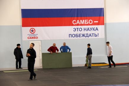 Заместитель губернатора Алтайского края Даниил Бессарабов провёл выездное совещание на гребном канале и посетил «Алтайский центр самбо» (фото).