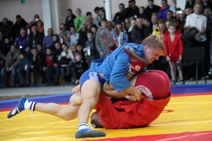 «Кубок чемпионов», посвящённый открытию «Алтайского центра самбо», завоевал грузинский борец Давид Лориашвили (фото).