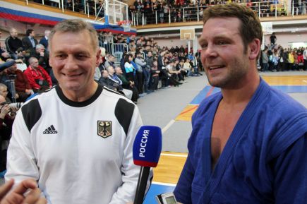 «Кубок чемпионов», посвящённый открытию «Алтайского центра самбо», завоевал грузинский борец Давид Лориашвили (фото).