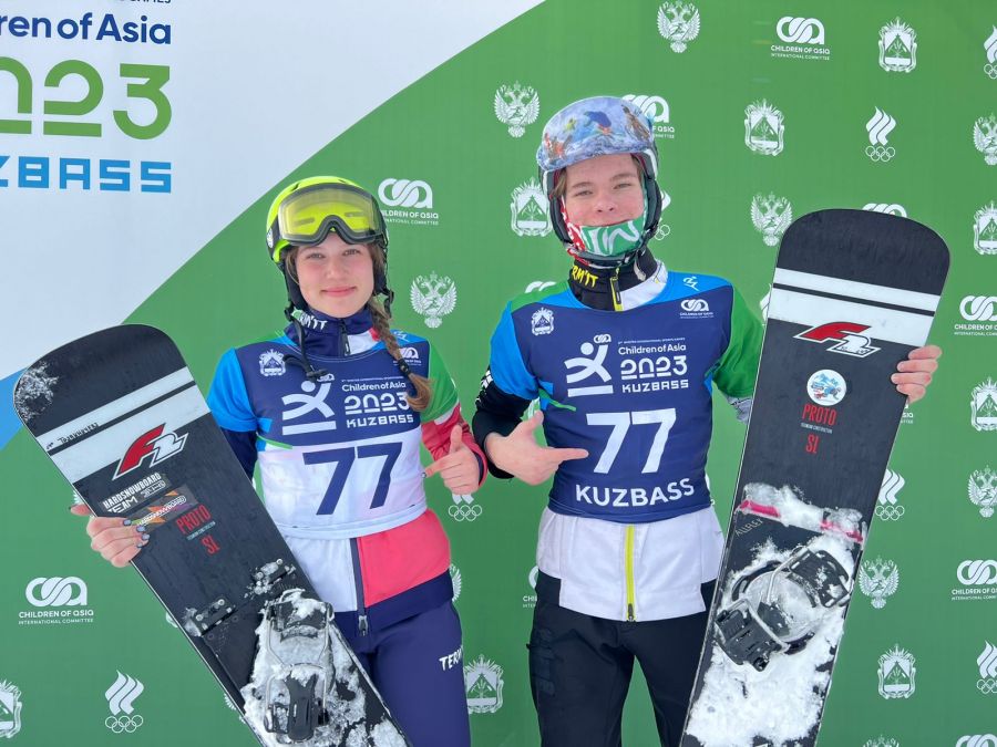 Мария Травиничева и Илья Хуртин - победители командной гонки в параллельном слаломе