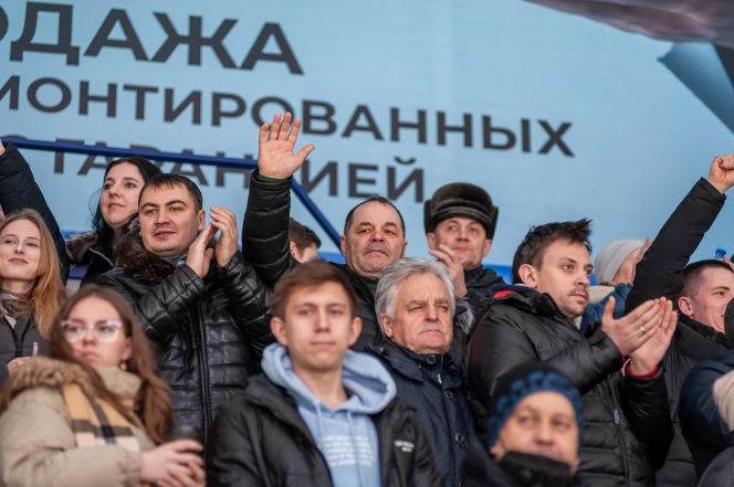 9, 11 и 12 марта. Барнаул. "Титов Арена". Первенство ВХЛ. "Динамо-Алтай" - "Кристалл" (Саратов)