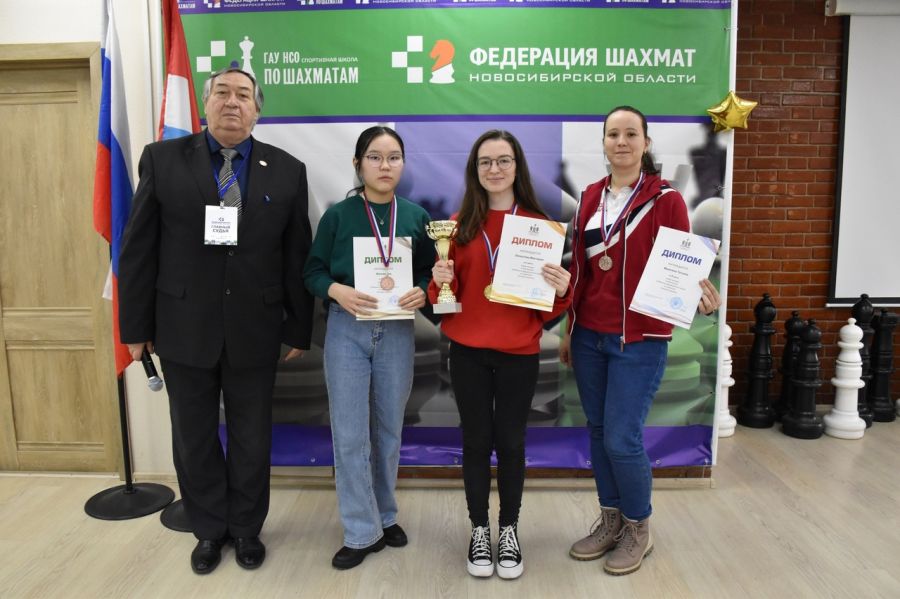 Виктория Лоскутова - чемпионка Сибири по быстрым шахматам! 