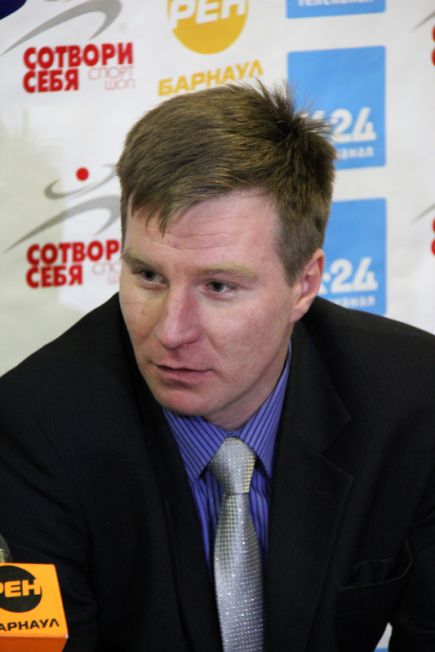 В повторной встрече «Алтай» одержал победу над ХК «Новосибирском» – 4:2.