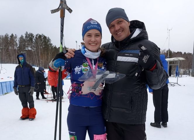 На фото: пока Екатерина Лыжина завоевывала медали на Всероссийских соревнованиях по спортивному ориентированию в Красноярске, ее папа Иван Лыжин там же дважды стал лучшим во время чемпионата России по биатлону среди ветеранов