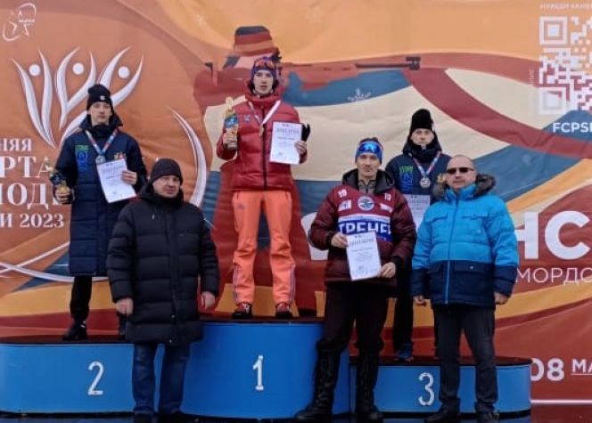 Золотой курс обмена. Леонид Кульгускин выиграл спринт в финале IV зимней Спартакиады молодёжи России по биатлону