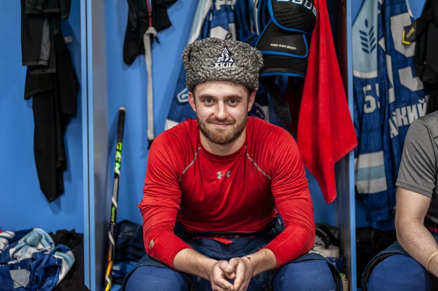 Лучший сегодня - Денис Лудцев. Форвард записал на свой счёт четыре заброшенные шайбы. Фото: ХК "Динамо-Алтай" 