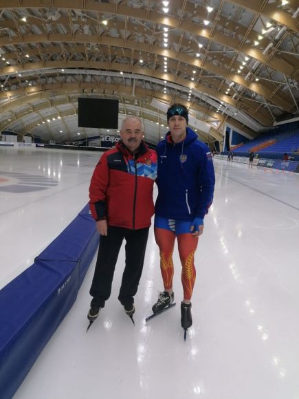 На российских соревнованиях Аркадий Конюхов для Виктора Муштакова - надежная опора