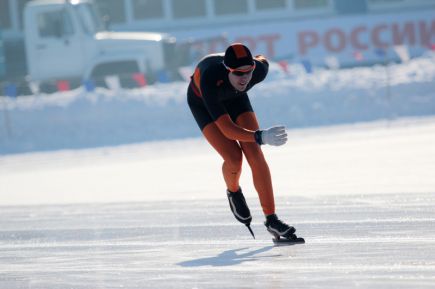 По итогам заключительного этапа первенства Сибирского и Дальневосточного федеральных округов право выступить в финале первенства России завоевали 10 алтайских конькобежцев (фото).