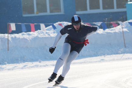 По итогам заключительного этапа первенства Сибирского и Дальневосточного федеральных округов право выступить в финале первенства России завоевали 10 алтайских конькобежцев (фото).