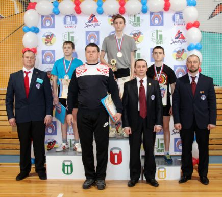 Четверо алтайских гиревиков стали победителями проходившего в Барнауле первенства России.