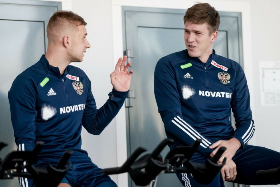 УТС национальной сборной России. Москва. УТЦ «Новогорск». Дмитрий Баринов и Александр Соболев. Фото: Михаил Шапаев/РФС