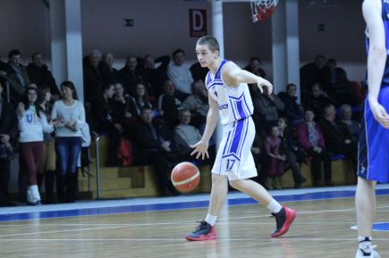 «АлтайБаскет» на своём паркете во второй раз разгромил «Динамо-ЦБК» из Ставрополя – 84:54 (фото).