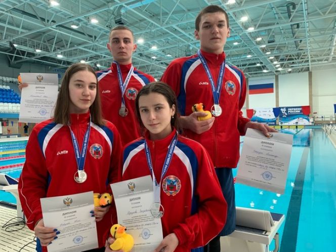 В эстафете 4х50 м (плавание в ластах) команда Алтайского края стала второй в составе: Чебердак Александр, Неверова Юлия, Шукунова Елизавета, Хлыновский Иван