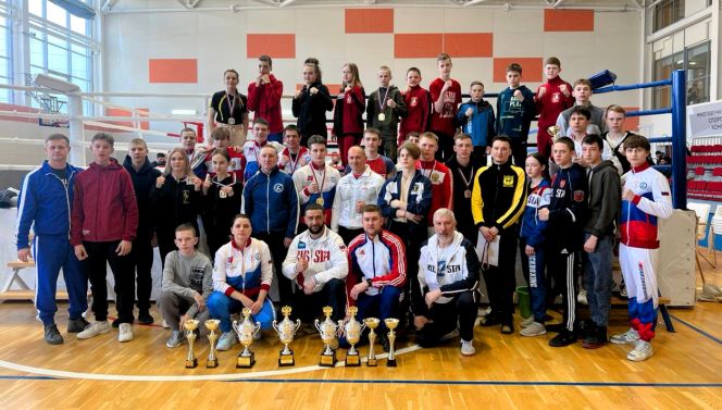 Алтайские кикбоксёры завоевали 37 путёвок на чемпионат и первенство России