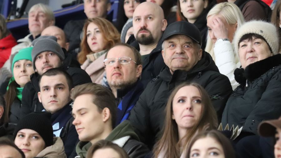 Свидетелем важнейшей победы барнаульской команды стал губернатор региона Виктор Томенко. Фото: "Алтайский спорт"