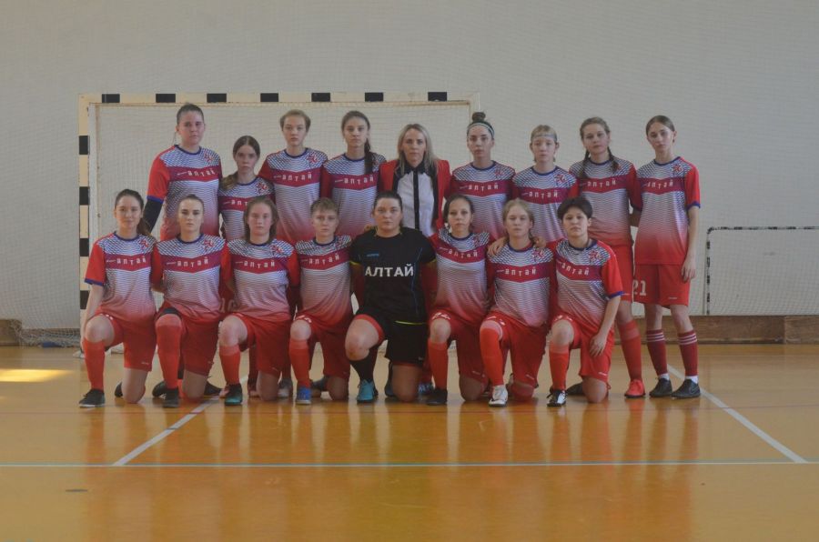 Команда "Алтай" - серебряный призер турнира. Фото: "Алтайский футбол"
