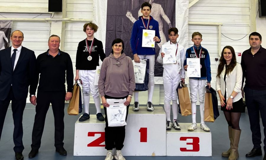 Наследники Маэстро. В Барнауле завершился традиционный турнир юных саблистов памяти Владимира Лютова