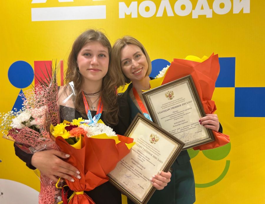 Губернатор Алтайского края Виктор Томенко и главный федеральный инспектор по Алтайскому краю Юрий Земский вручили награды СФО представителям региона, отличившимся на Играх «Дети Азии»