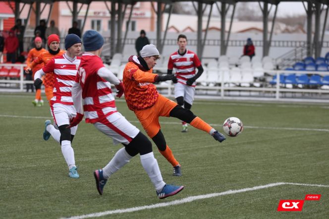 Фрагменты матча «Темп» - «Полимер-2005». Фото: Владимир Мартынов/CX News