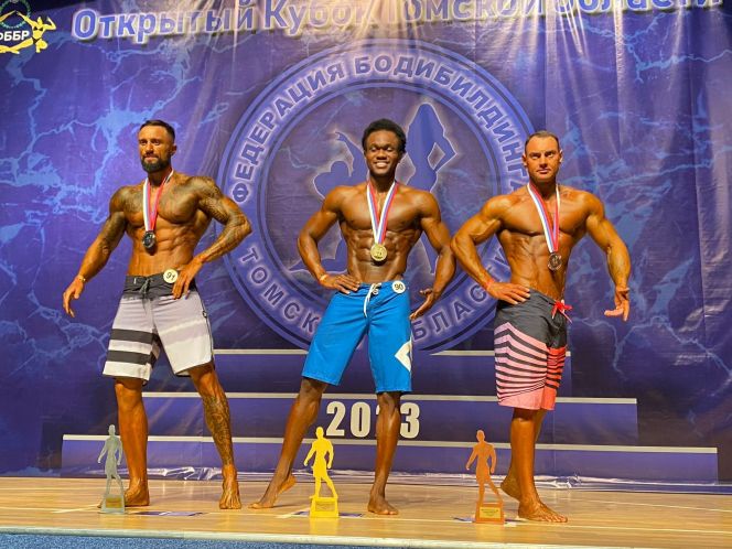 Вячеслав Пузенко (№85, на фото справа) стал бронзовым призером открытого Кубка Томской области