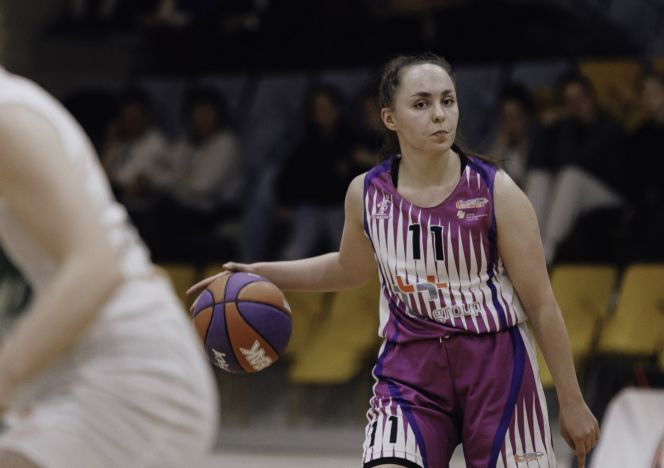 Капитан рубцовской команды Анастасия Карпенко ведет девчонок к историческому выходу в восьмерку сильнейших Суперфинала.  Фото: пресс-служба "КЭС-Баскет"