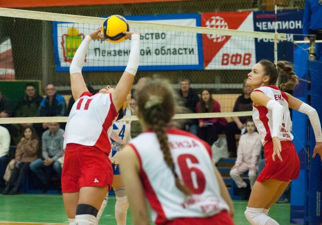  «Алтай-АГАУ»  в стартовом матче финального турнира в Пензе уступил местному «Университету-Визиту» - 1:3 