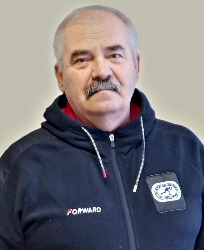 Старшему тренеру СШОР по конькобежному спорту «Клевченя» Аркадию Конюхову присвоено звание «Заслуженный работник физической культуры РФ»