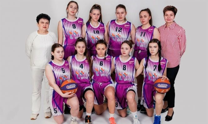 Команда девушек гимназии № 3 Рубцовска - бронзовый призёр Суперфинала ШБЛ «КЭС-Баскет» в Ижевске