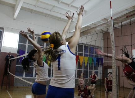 Команда Алтайского государственного университета – чемпион края по волейболу среди женских команд (фото).